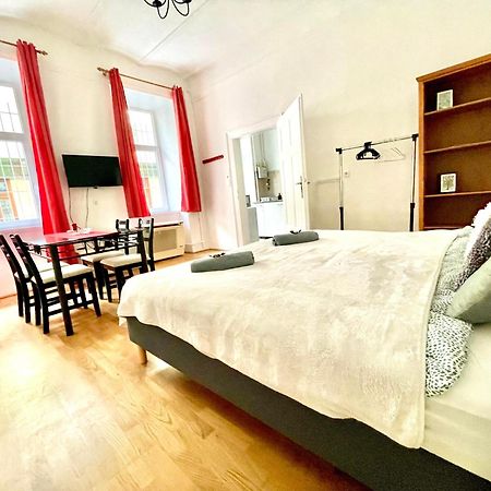 בודפשט Very Warm Home With Big Bed Near New York Cafe מראה חיצוני תמונה