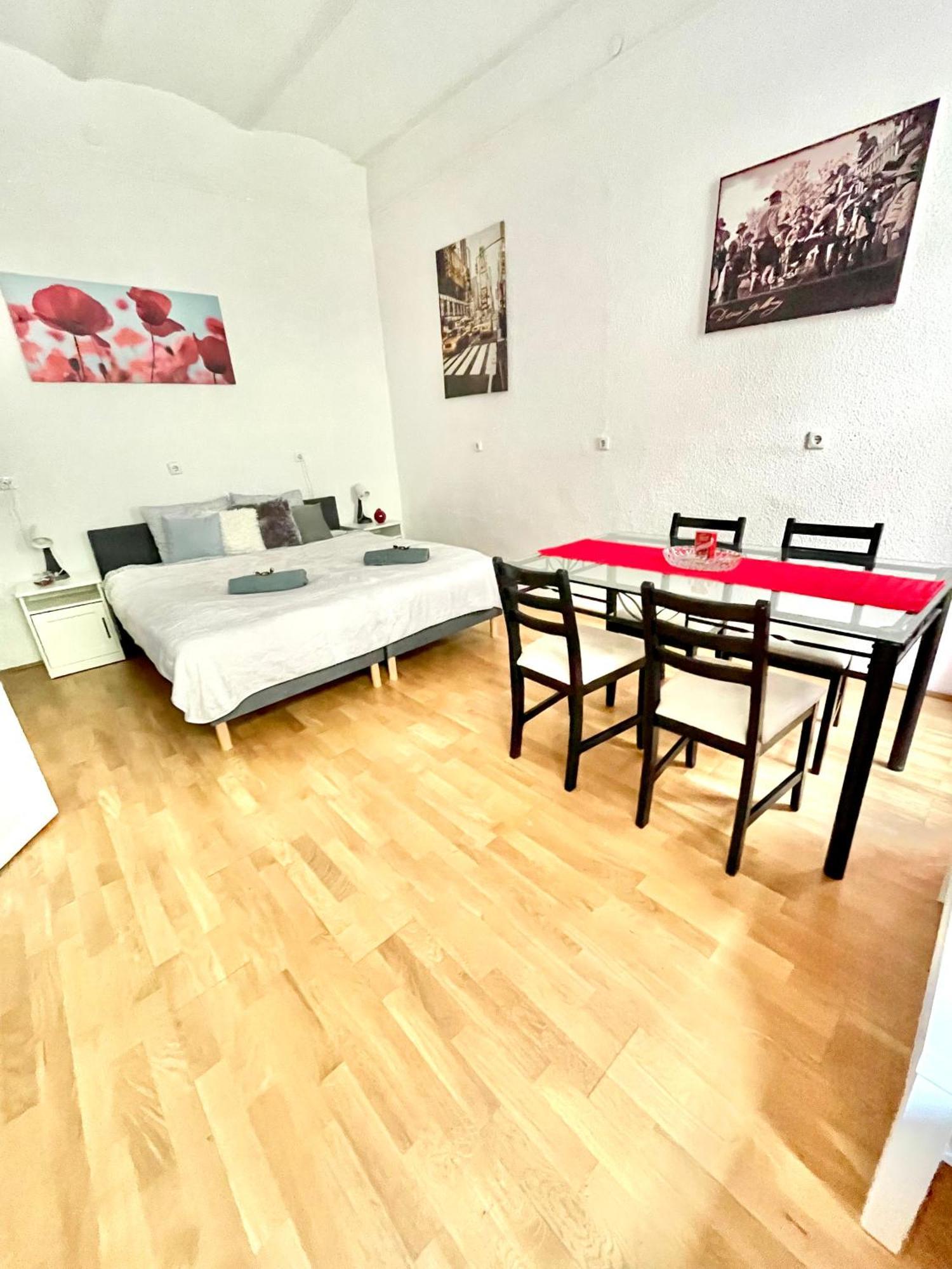 בודפשט Very Warm Home With Big Bed Near New York Cafe מראה חיצוני תמונה