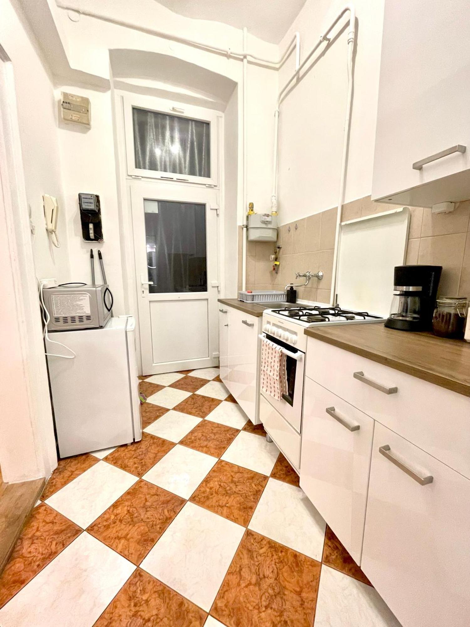 בודפשט Very Warm Home With Big Bed Near New York Cafe מראה חיצוני תמונה