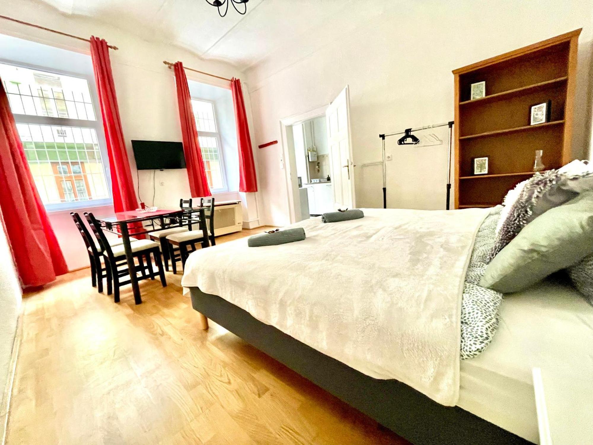 בודפשט Very Warm Home With Big Bed Near New York Cafe מראה חיצוני תמונה